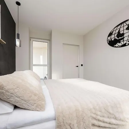 Bright Bukowinska With Parking Near Metro Wilanowska By Renters Prestige Warsaw
